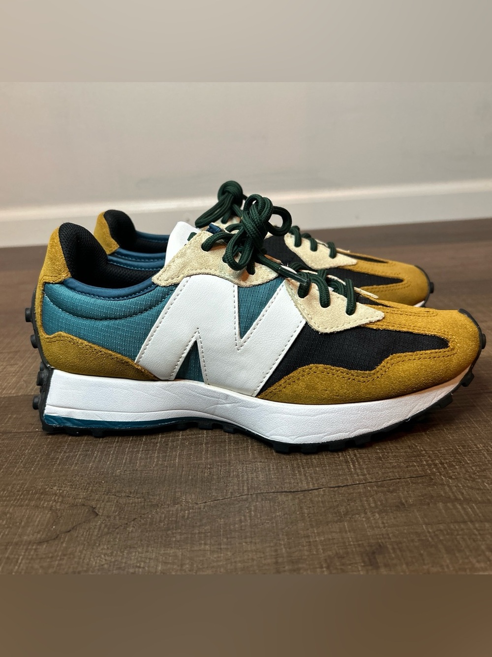 New Balance 327 Sneakers Workwear Moonstone Colorway Shoes Women’s Size 9